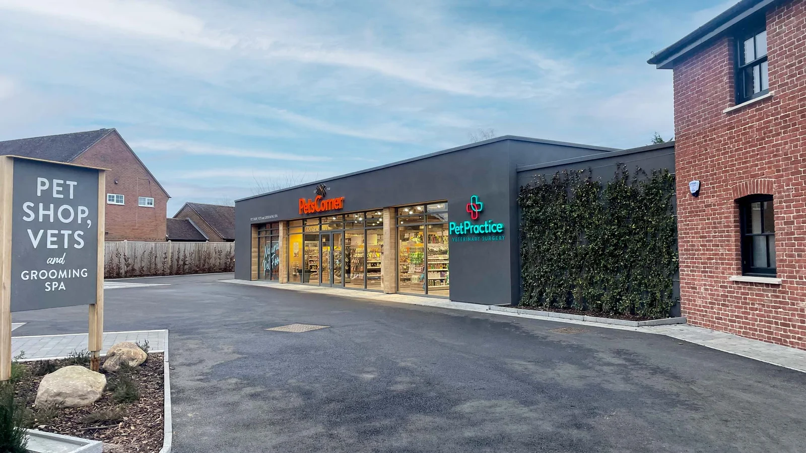 Pet Practice Newbury exterior and shared Pets Corner building on Andover Road
