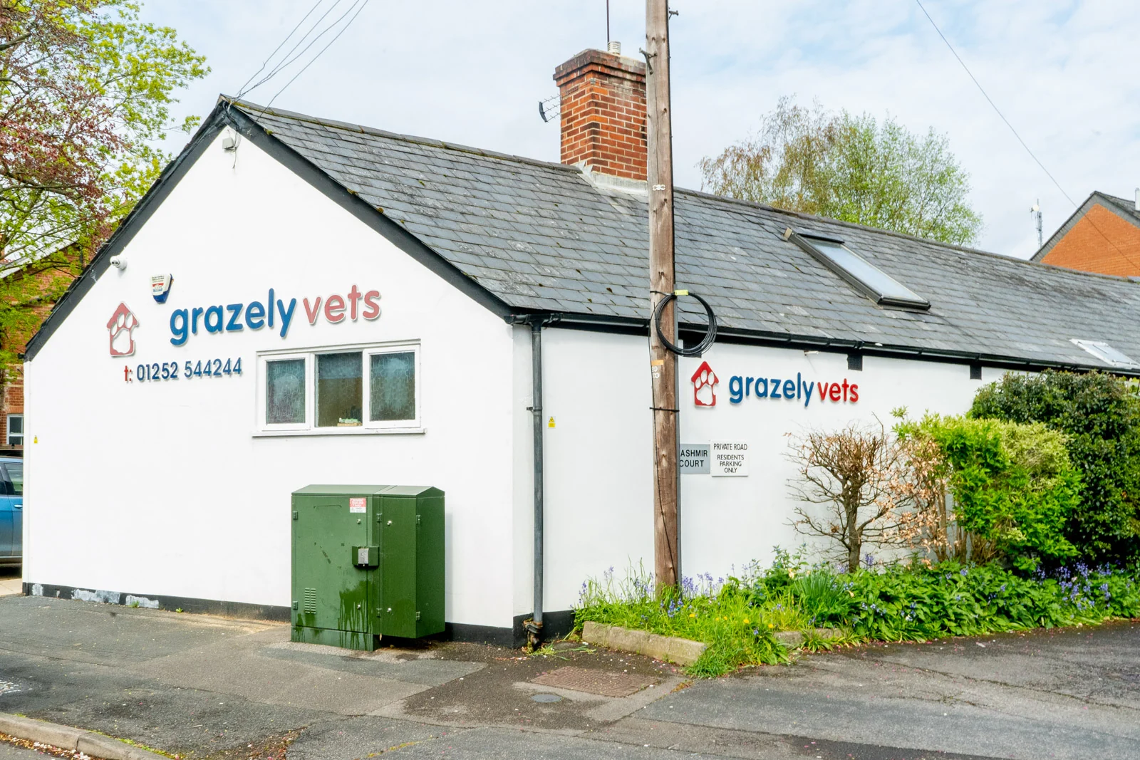 Exterior of Grazely Vets in Farnborough