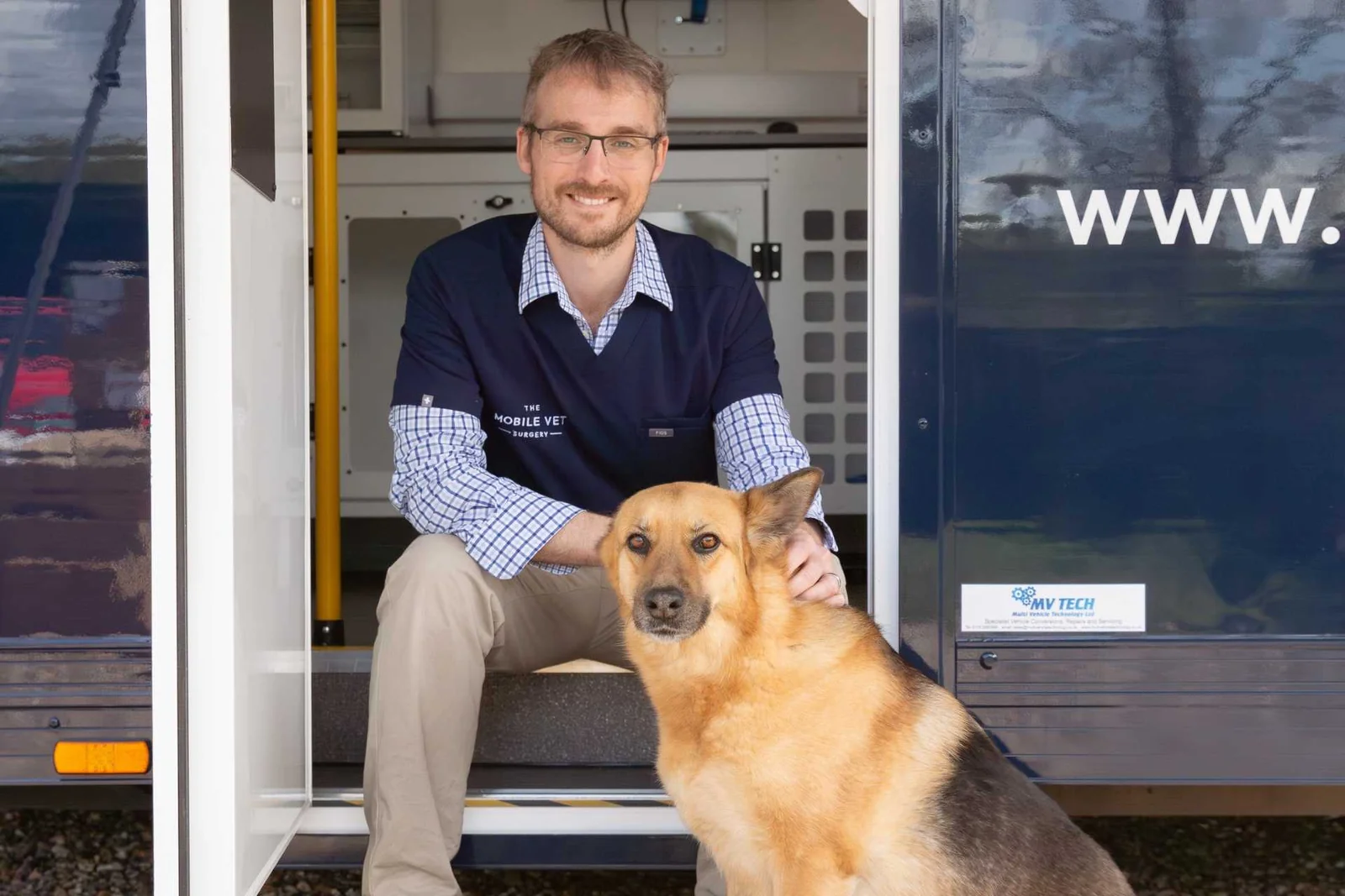 The Mobile Vet Surgery veterinary surgeon and dog at the mobile clinic serving Lavenham