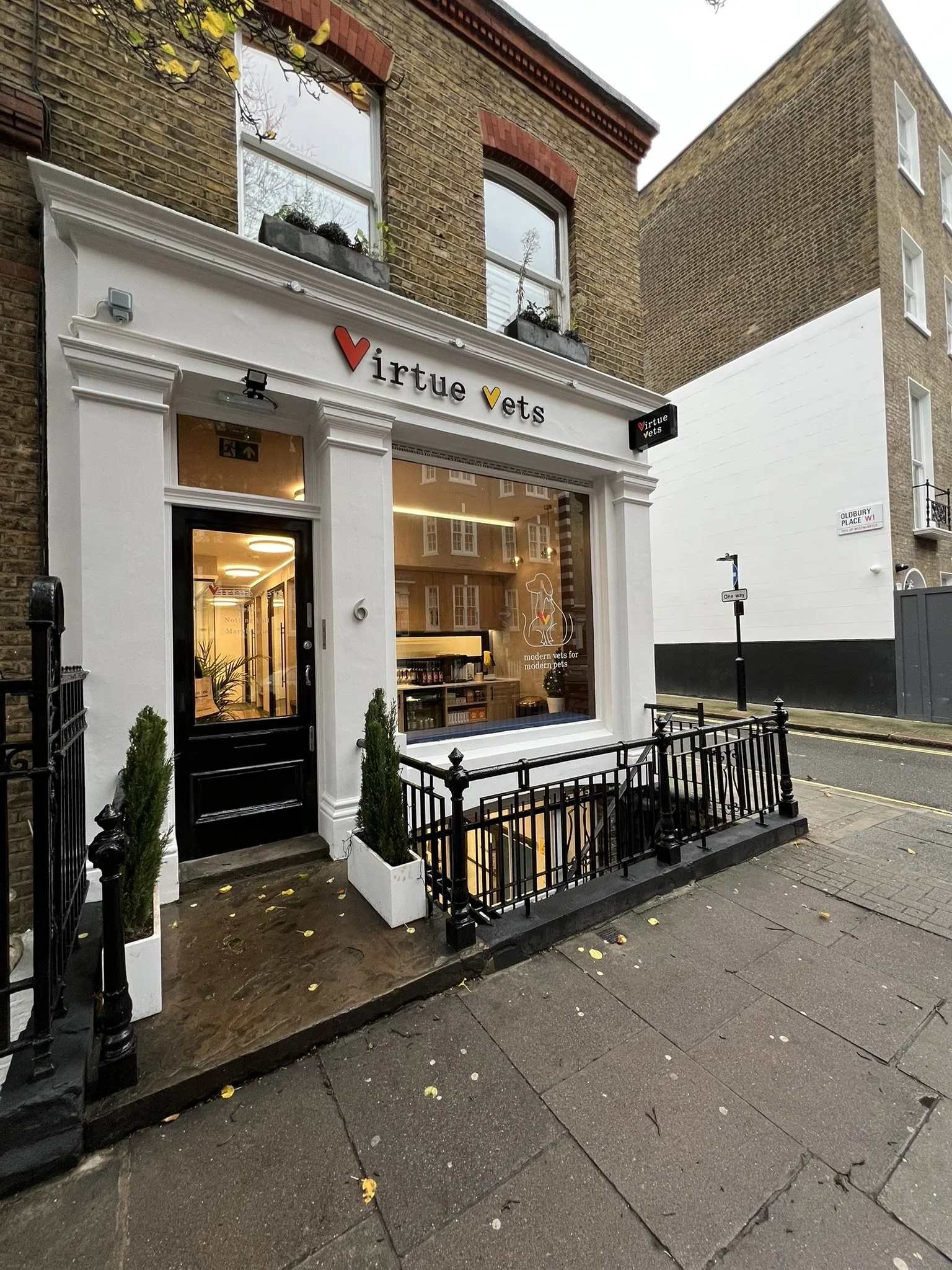 Virtue Vets Marylebone entrance and sign on Nottingham Street
